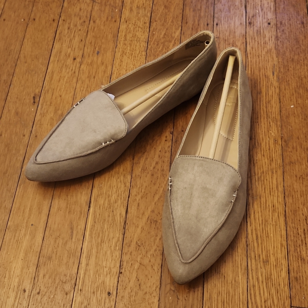 Size 10 flats